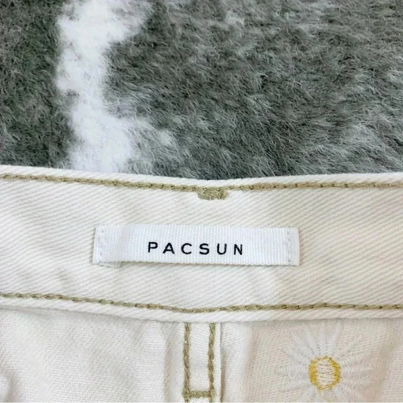 PacSun Daisy Embroidered Denim Shorts - Picture 5 of 12
